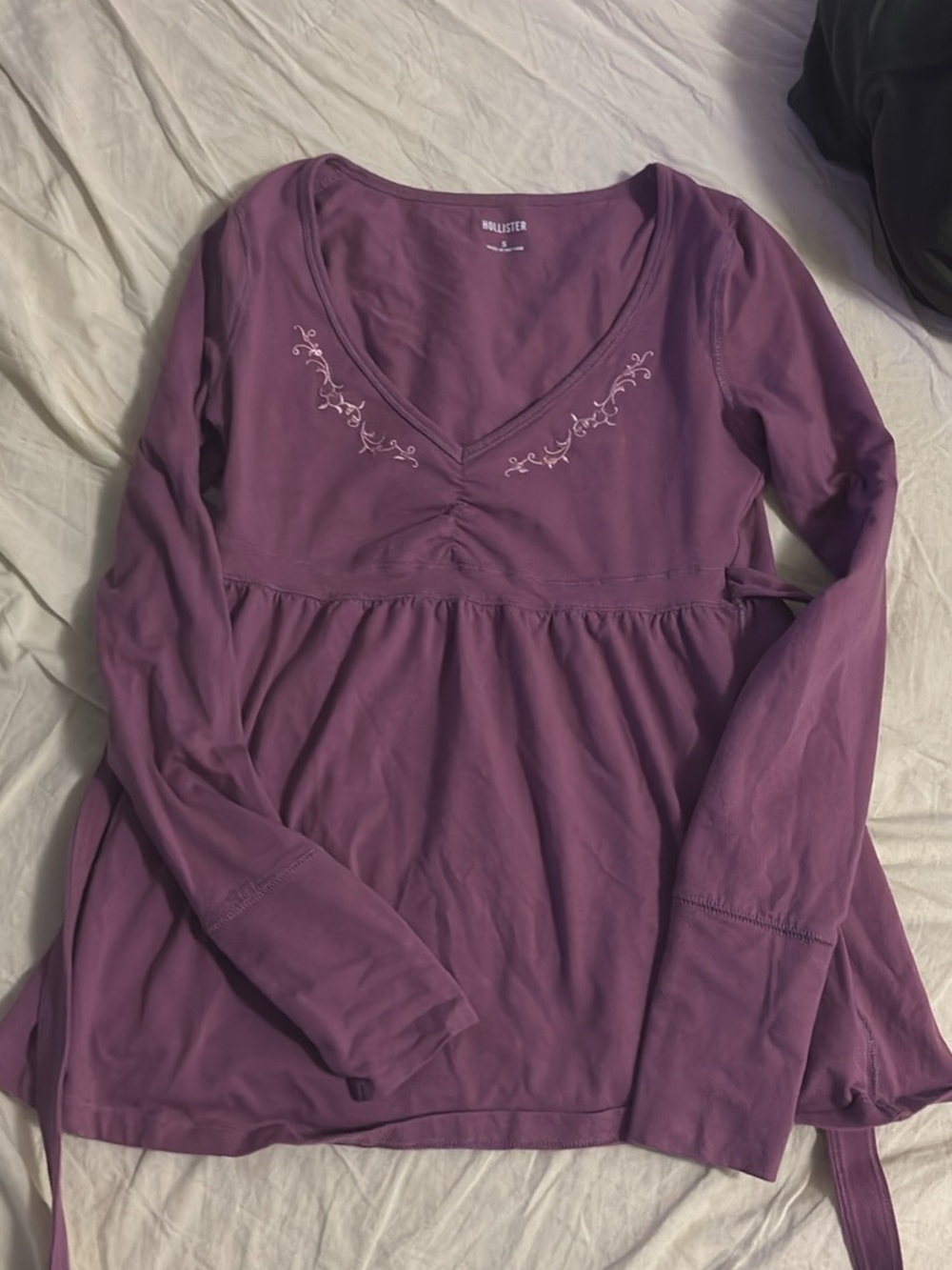 Hollister Mauve V-Neck Long-Sleeve Top with Embroidered Detail